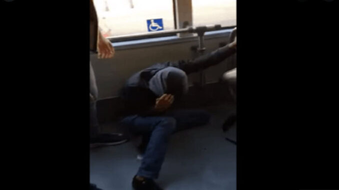 Pasajeros-golpean-ladrón-Tecámac